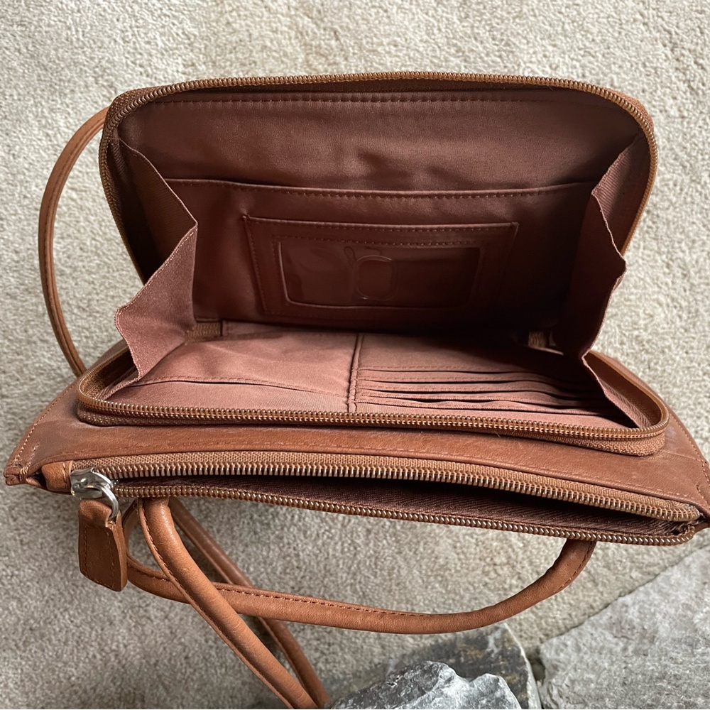 Fossil Women’s Leather Cross-body Purse - Picture 5 of 8